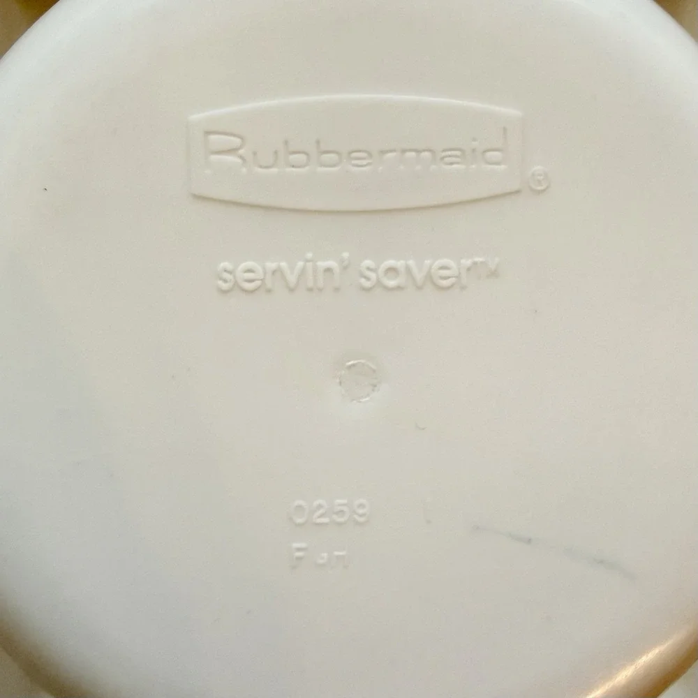 VTG Rubbermaid 7 Slot Servin Saver Fruit Veggie‎ Chip Dip Tray Locking Lid 0259